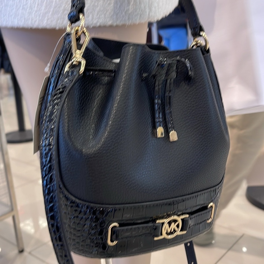 MICHAEL KORS 
Reed Medium Pebbled Leather Belted Bucket Messenger Satchel Crossb